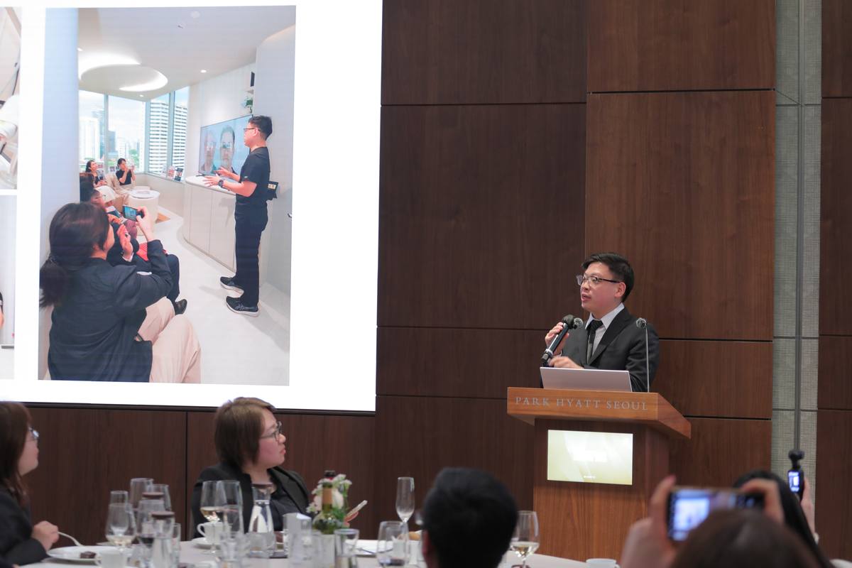 Dr Sin Yong presenting clinic training photos at HIRONIC VVIP Partners Meeting 2026 Seoul